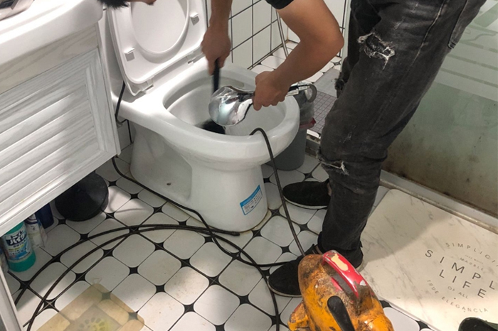阳新马桶堵塞自己疏通还是找师傅?专业上门服务让你省时更省心